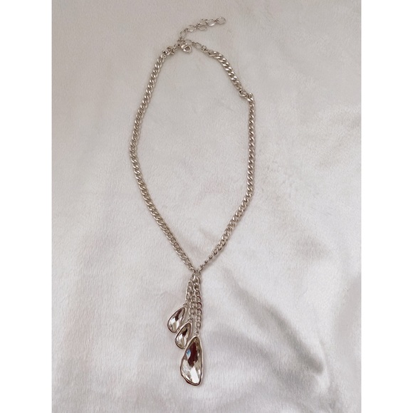 Stylish 3-crystal, silver drop necklace - Picture 4 of 5